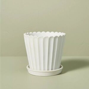 Scallop-Fluted Stoneware In/Outdoor Planter Pot Small-Hearth & Hand w
Magnolia
